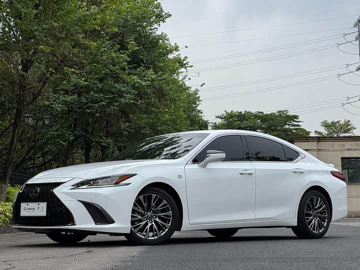 Lexus ES