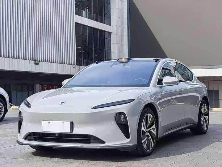 NIO ET5
