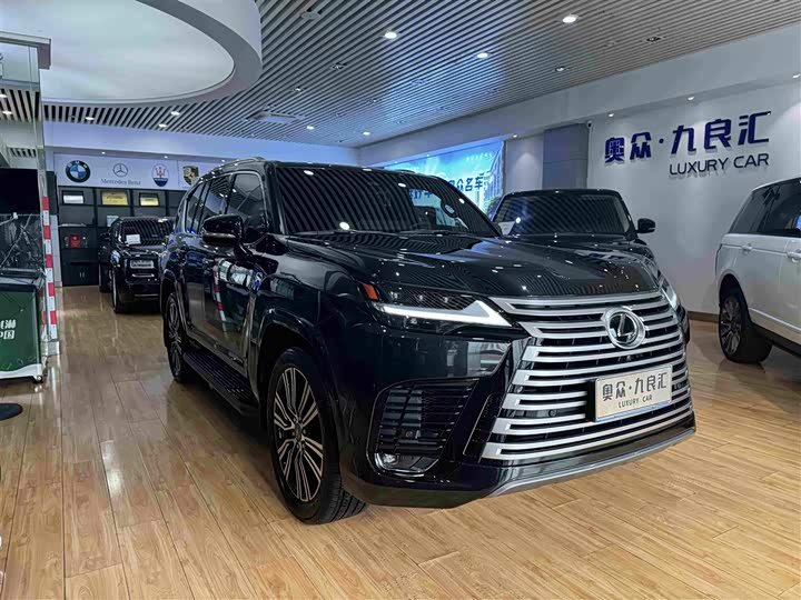 Lexus LX
