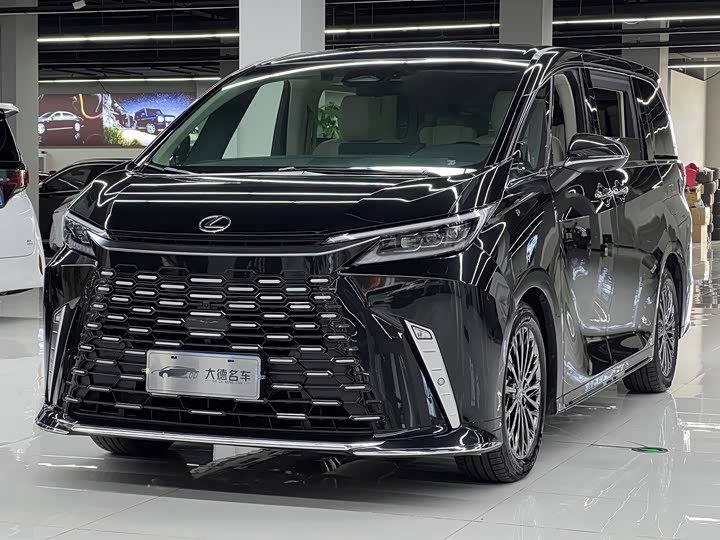 Lexus LM