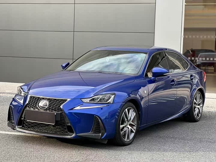 Lexus IS