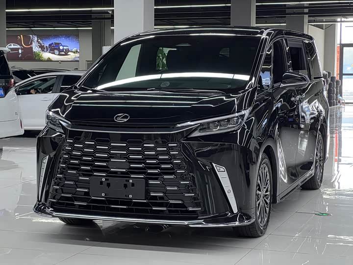 Lexus LM