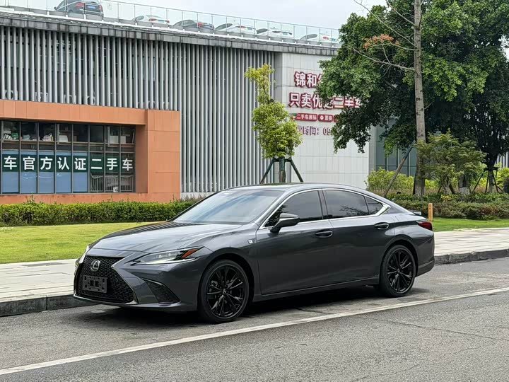 Lexus ES