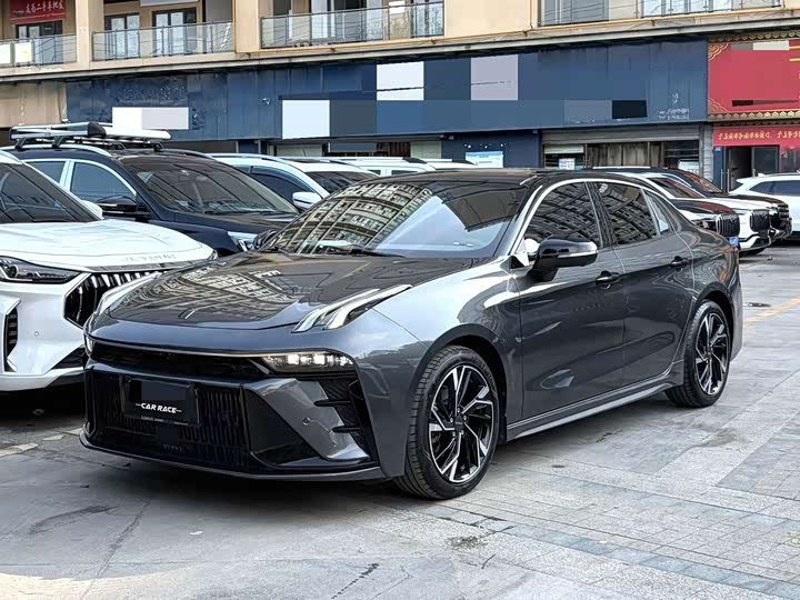 Lynk & Co 03