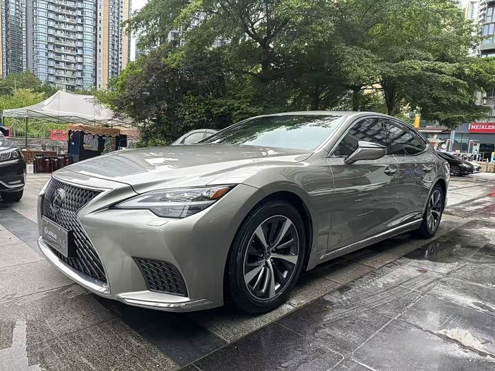 Lexus LS