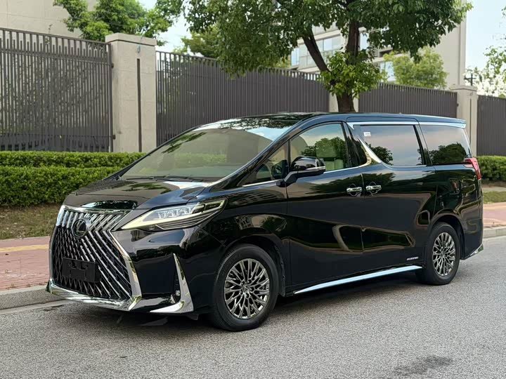 Lexus LM
