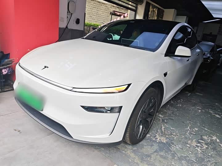 Tesla Model Y L