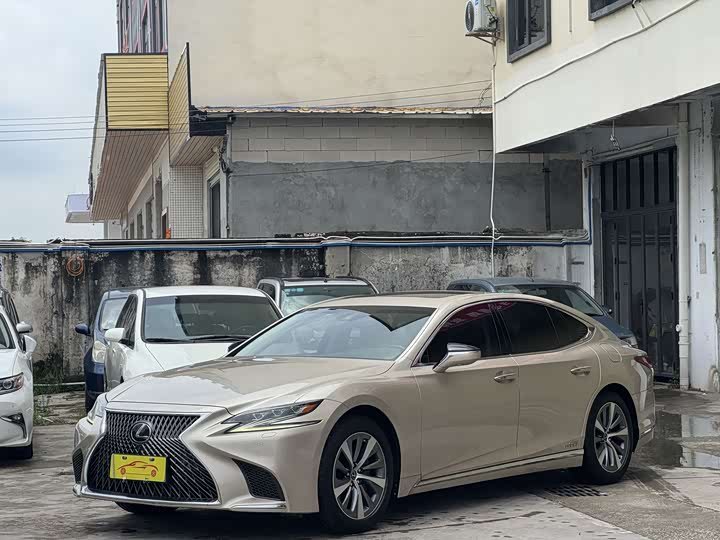 Lexus LS