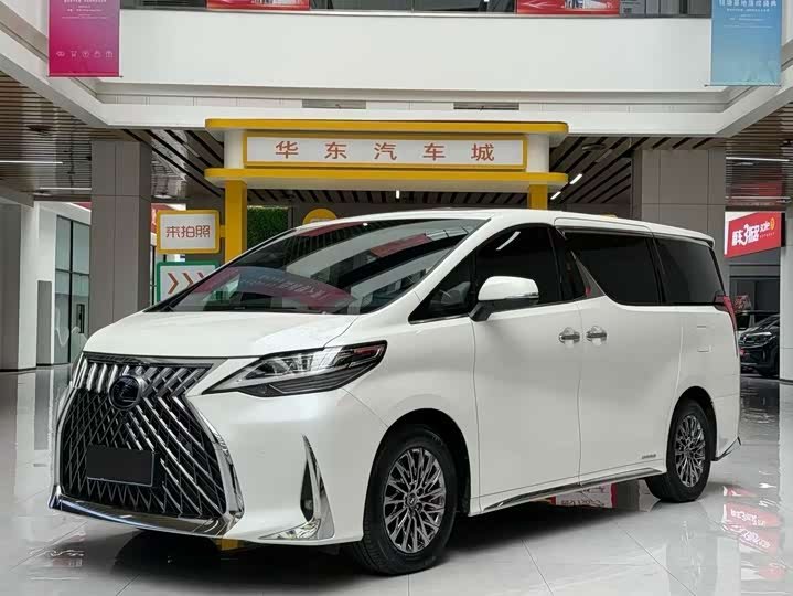 Lexus LM