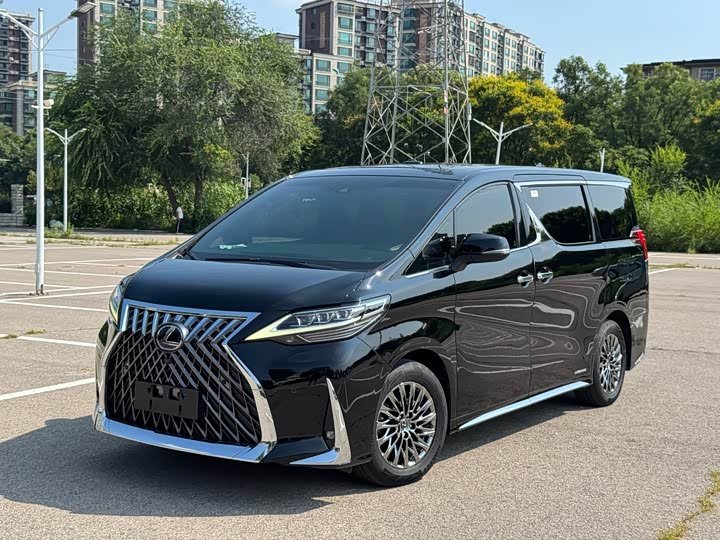 Lexus LM