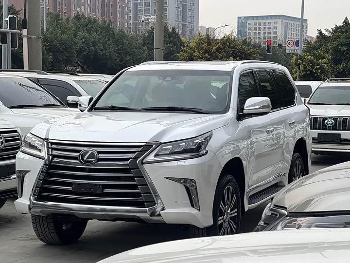 Lexus LX