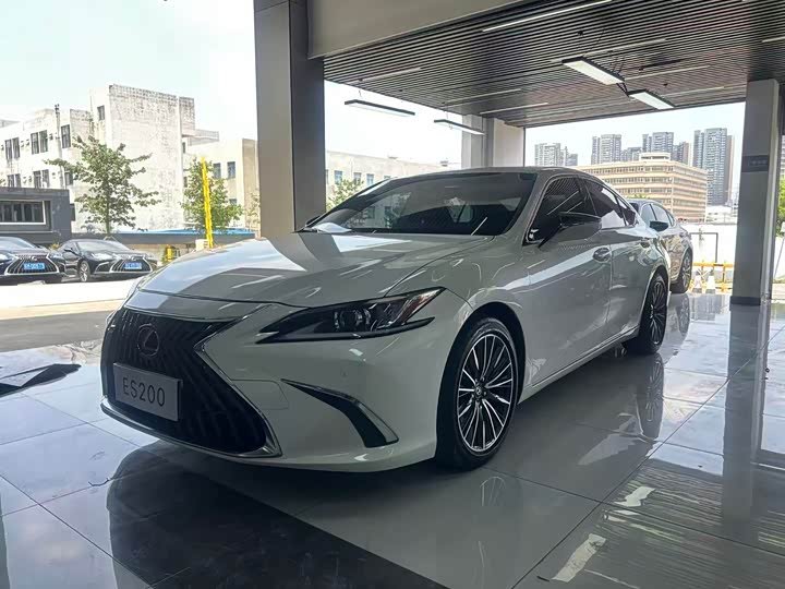 Lexus ES