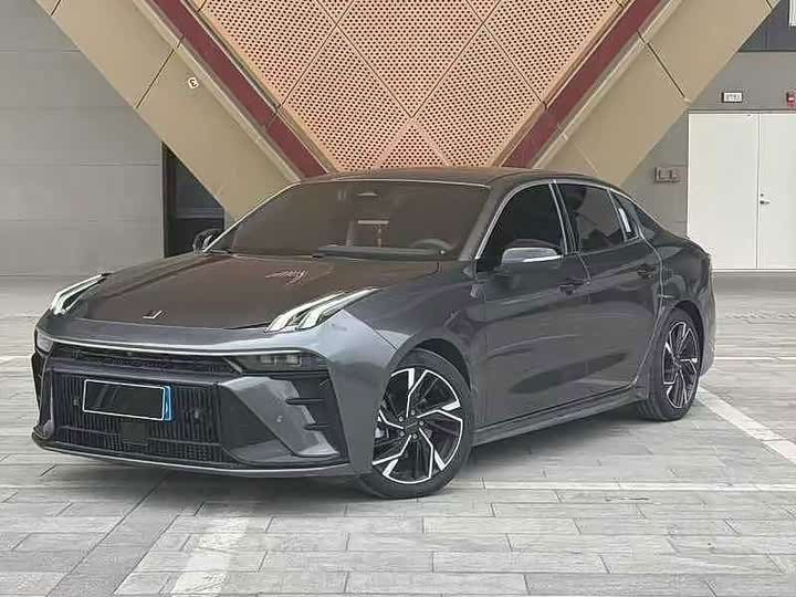 Lynk & Co 03