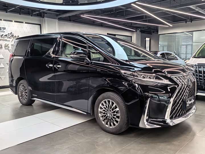 Lexus LM