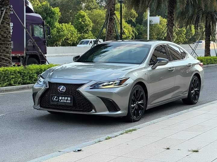 Lexus ES