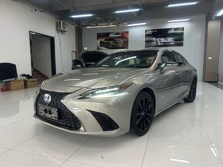 Lexus ES