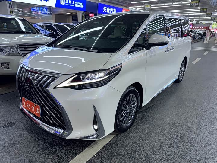 Lexus LM