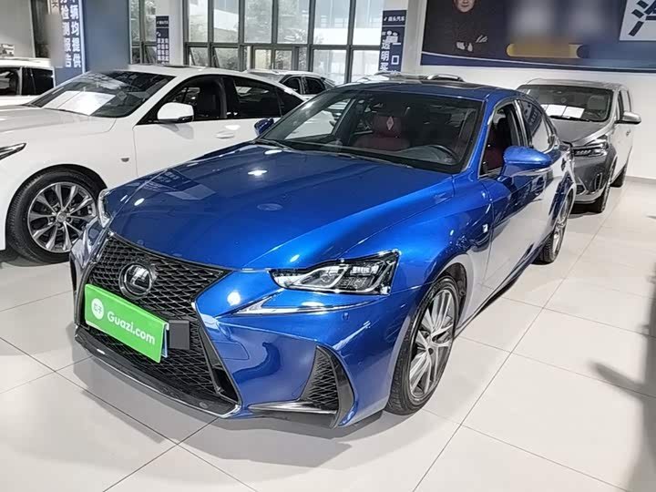 Lexus IS