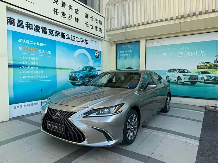 Lexus ES