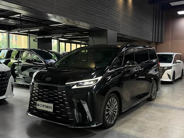 Lexus LM