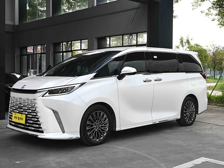 Lexus LM