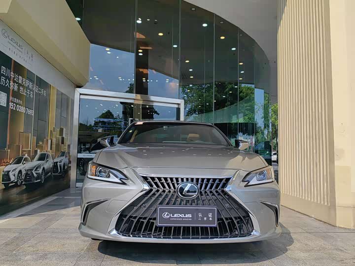 Lexus ES