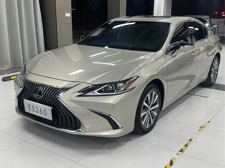 Lexus ES