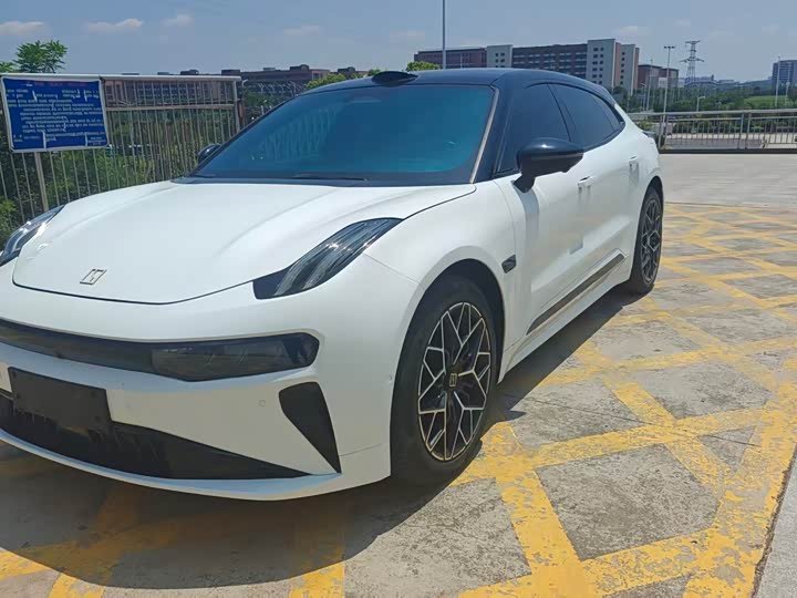 Zeekr 001
