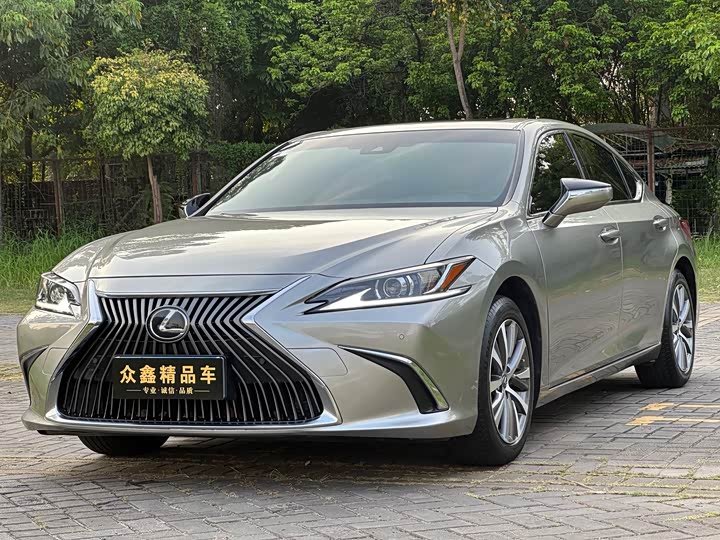 Lexus ES