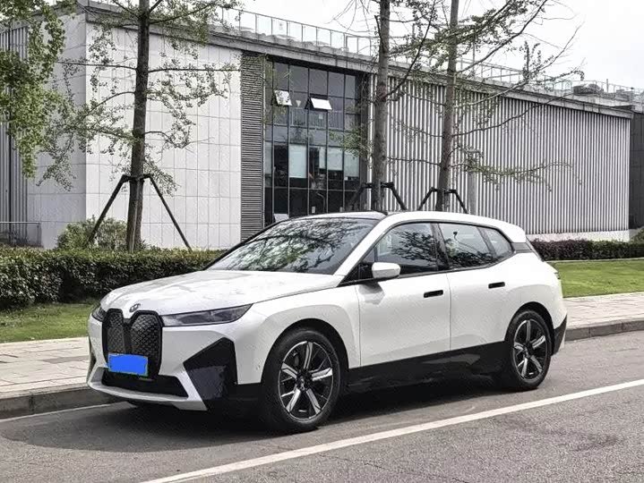 BMW iX