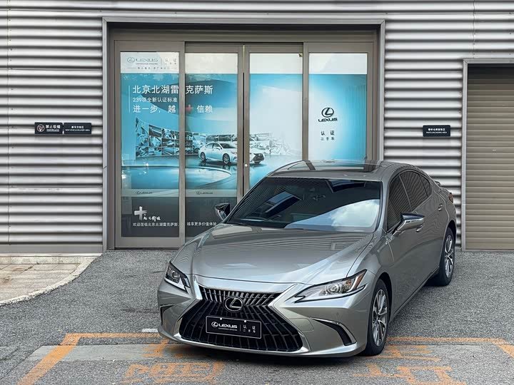 Lexus ES