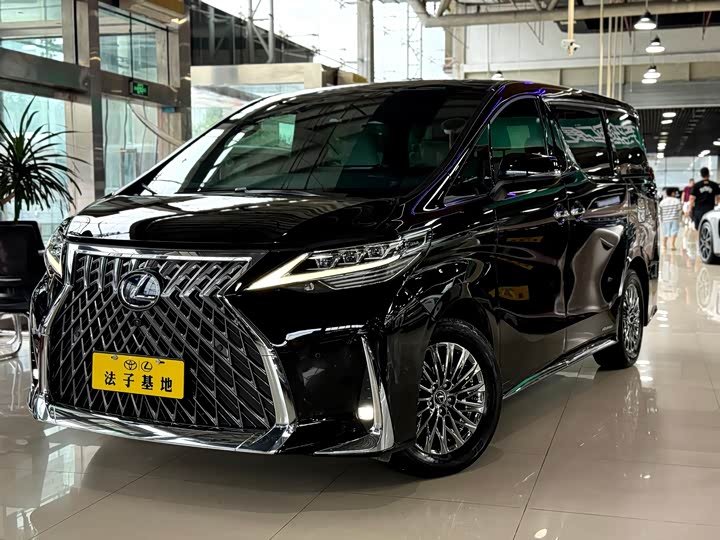 Lexus LM