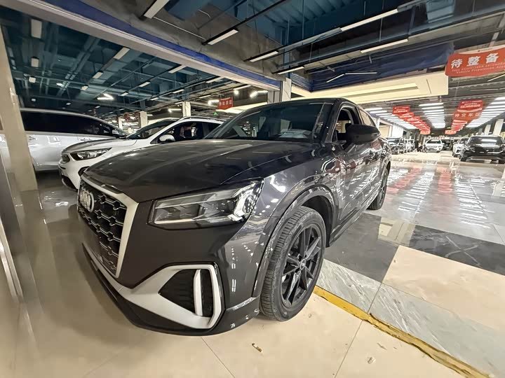 Audi Q2L