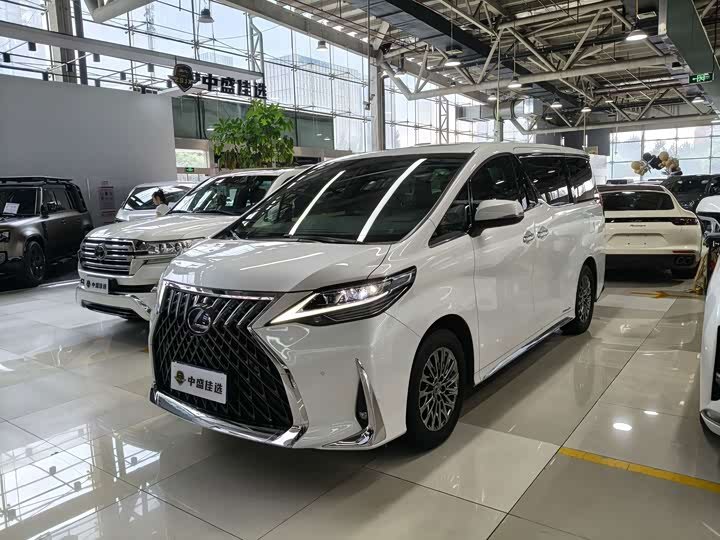 Lexus LM