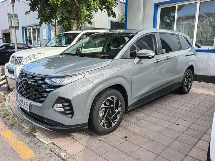 Hyundai Carnival