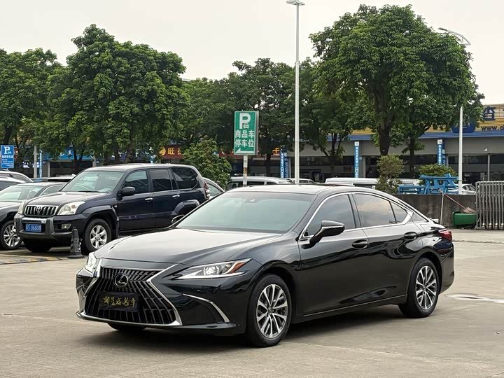 Lexus ES