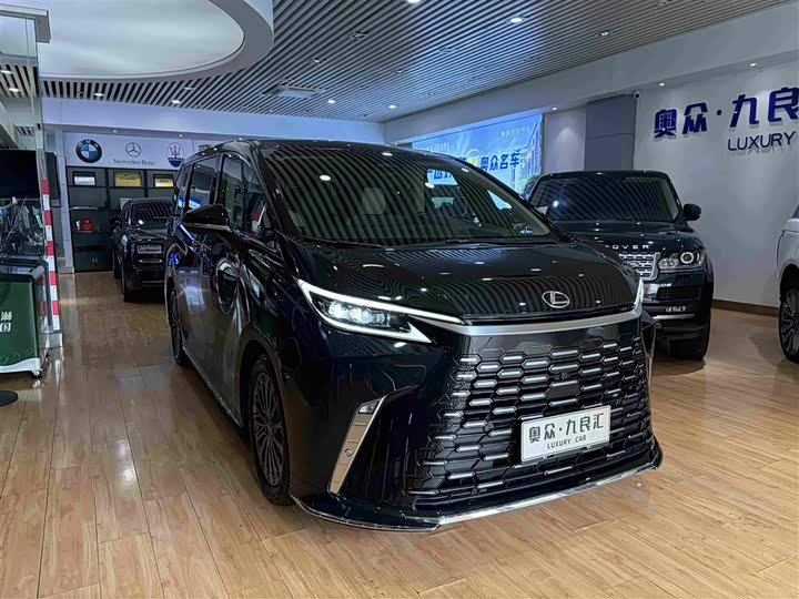 Lexus LM
