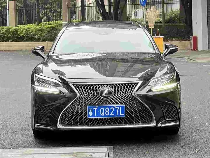 Lexus LS