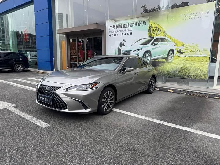 Lexus ES