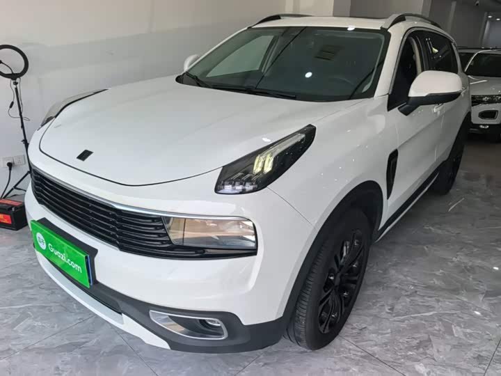 Lynk & Co 01