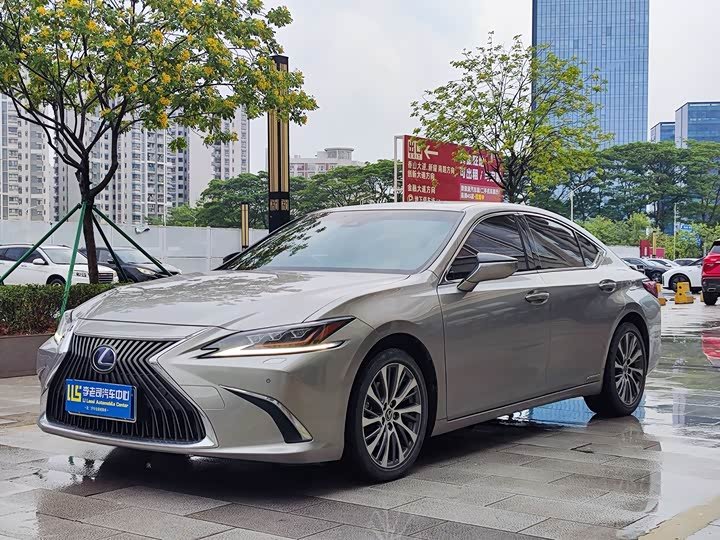 Lexus ES