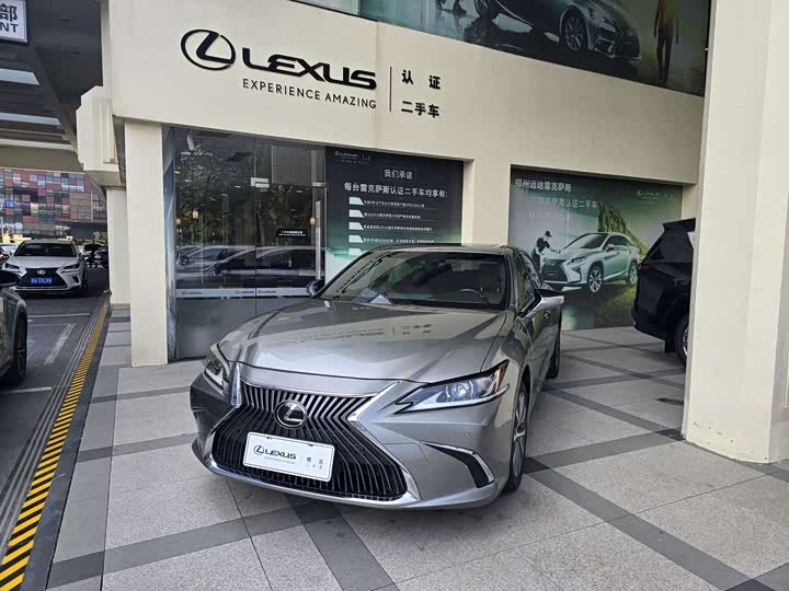 Lexus ES