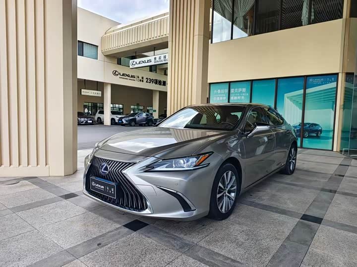 Lexus ES