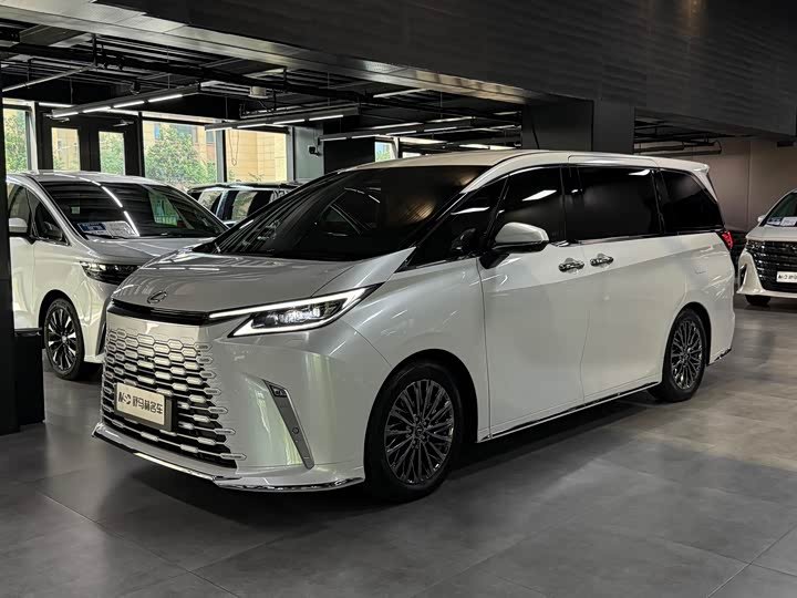 Lexus LM