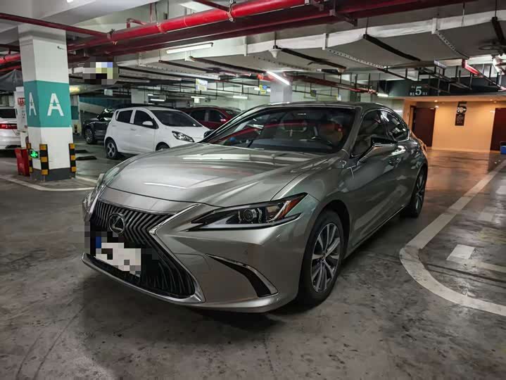 Lexus ES