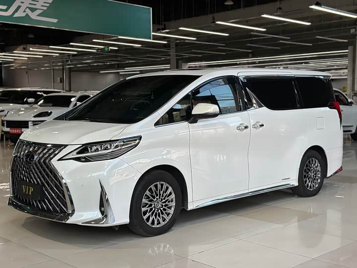 Lexus LM