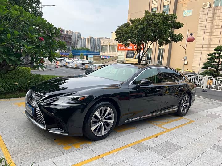 Lexus LS