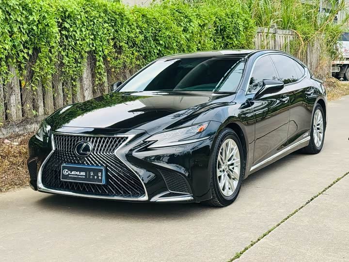 Lexus LS