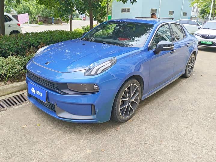 Lynk & Co 03