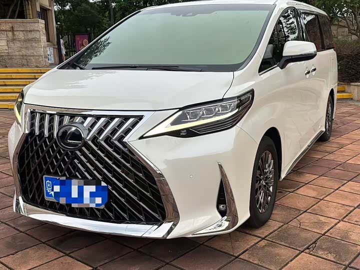 Lexus LM